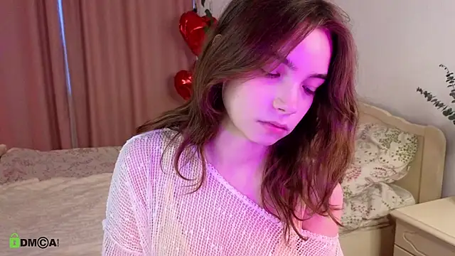 Snapshot of Evi_Brook chatting on April 17, 4:32 pm Evi Brook online show from April 17, 4:32 pm