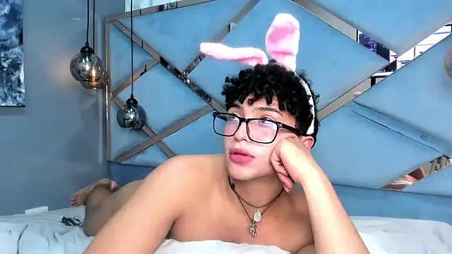 Valentin0 3 online show from November 6, 9:05 pm