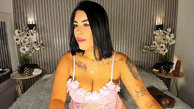 MaddyGray  online show from July 12, 4:20 pm