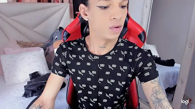 Snapshot of sara_slut21 chatting on December 10, 1:55 pm sara slut21 online show from December 10, 1:55 pm