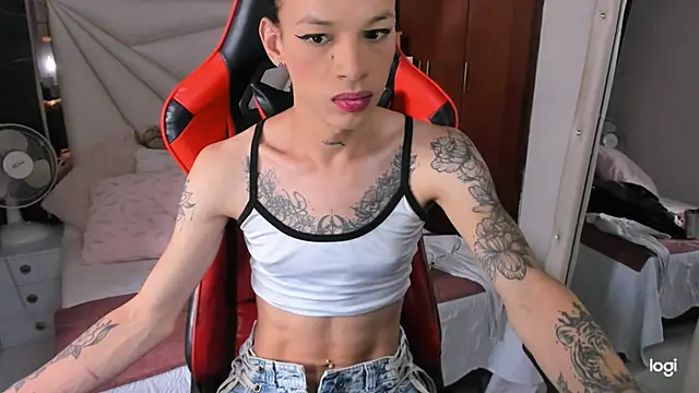 Snapshot of sara_slut21 chatting on December 14, 5:25 pm sara slut21 online show from December 14, 5:25 pm