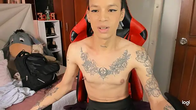 Snapshot of sara_slut21 chatting on December 24, 4:40 pm sara slut21 online show from December 24, 4:40 pm