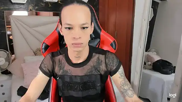 Snapshot of sara_slut21 chatting on December 25, 4:43 pm sara slut21 online show from December 25, 4:43 pm