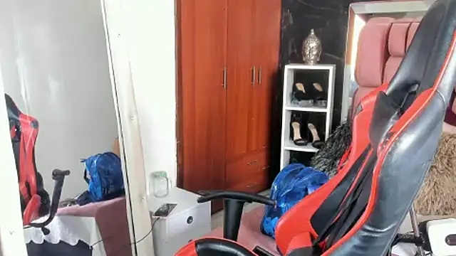 Snapshot of sara_slut21 chatting on February 21, 5:09 pm sara slut21 online show from February 21, 5:09 pm