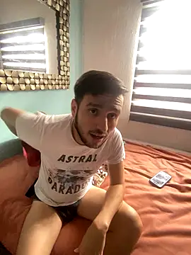 Alexitho25 online show from December 3, 9:35 pm