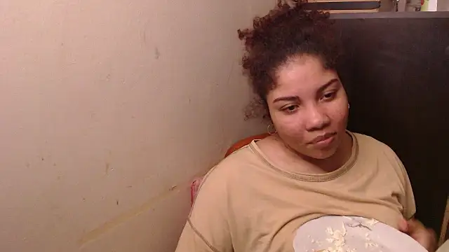 Snapshot of madelene chatting on November 4, 1:59 am madelene online show from November 4, 1:59 am