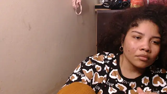 Snapshot of madelene chatting on November 17, 1:11 am madelene online show from November 17, 1:11 am