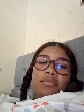 Snapshot of madelene chatting on February 4, 10:15 pm madelene online show from February 4, 10:15 pm