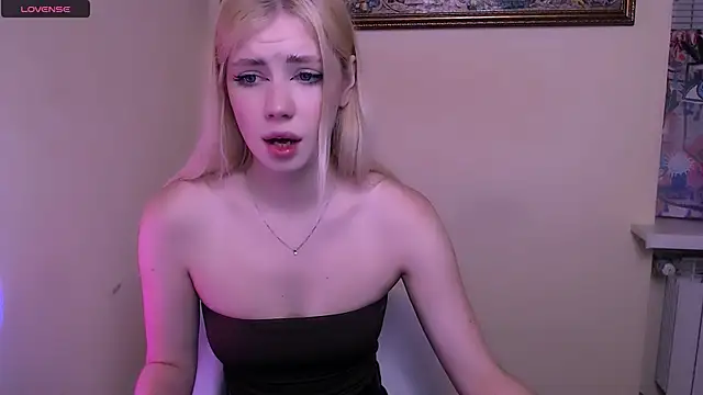 Snapshot of AliceHotty_ chatting on February 20, 8:49 am AliceHotty online show from February 20, 8:49 am