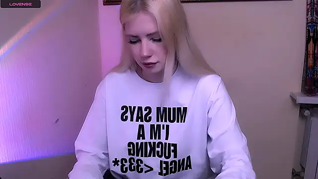 Snapshot of AliceHotty_ chatting on February 22, 8:57 am AliceHotty online show from February 22, 8:57 am