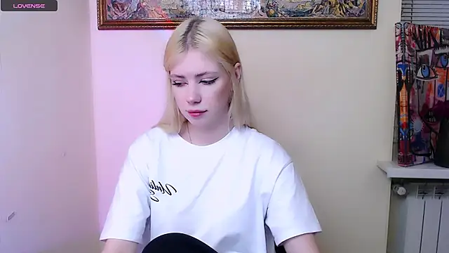 Snapshot of AliceHotty_ chatting on February 26, 9:19 am AliceHotty online show from February 26, 9:19 am