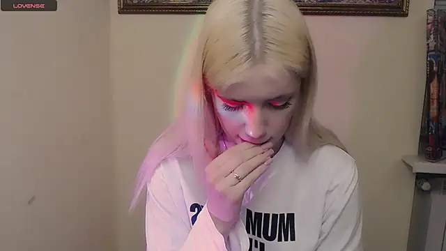 Snapshot of AliceHotty_ chatting on March 26, 8:31 am AliceHotty online show from March 26, 8:31 am