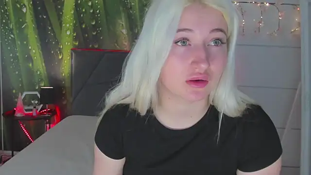 HollyTailors online show from April 15, 5:36 am