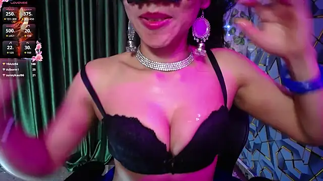 Snapshot of heyy_kiran chatting on April 18, 7:58 pm heyy kiran online show from April 18, 7:58 pm