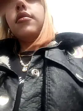 zohet kriss online show from October 7, 1:52 pm