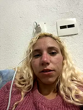 Snapshot of Bruna551 chatting on November 12, 4:13 am Bruna551 online show from November 12, 4:13 am