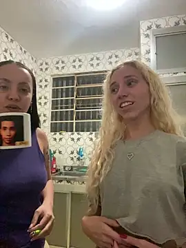 Snapshot of Bruna551 chatting on November 15, 1:36 am Bruna551 online show from November 15, 1:36 am