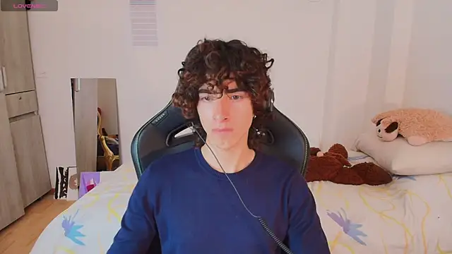 Nude Boy18 online show from March 6, 8:16 pm