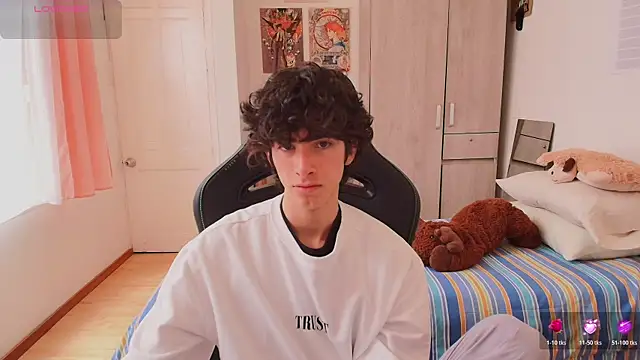 Nude Boy18 online show from April 9, 6:02 pm