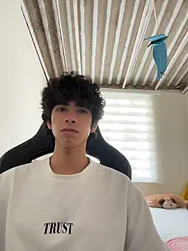 Nude Boy18 online show from June 24, 6:29 pm