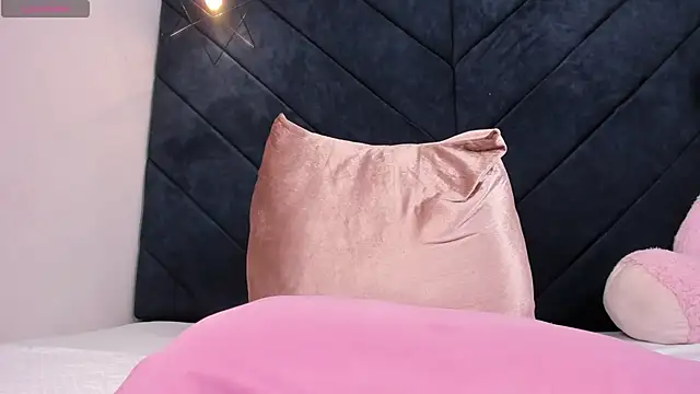 momo ayasse online show from February 17, 4:09 am