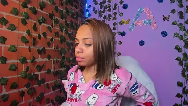 yumi hanna online show from October 26, 4:18 am