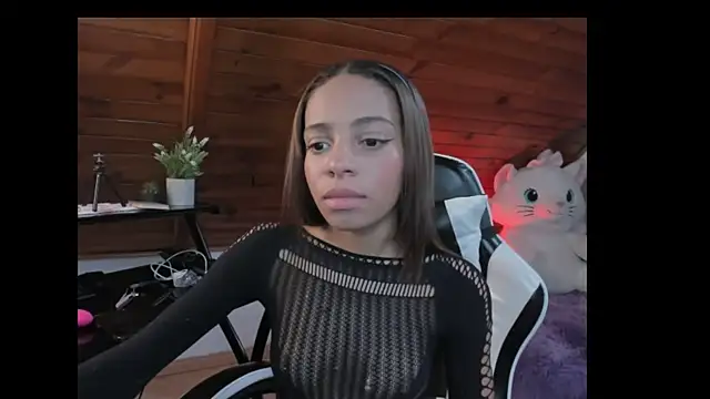 yumi hanna online show from December 1, 9:20 pm