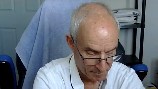 funone1999 online show from October 31, 8:54 pm