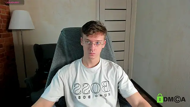 Snapshot of Harm_Dick chatting on October 31, 10:38 am Harm Dick online show from October 31, 10:38 am