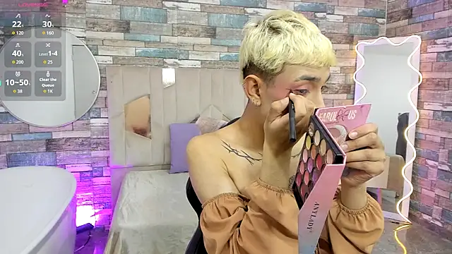 CYRUS TAY online show from May 30, 3:09 pm