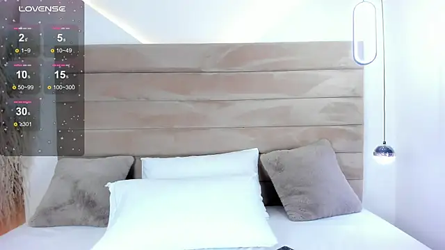 Snapshot of CarolineLee_ chatting on October 4, 11:03 pm CarolineLee online show from October 4, 11:03 pm