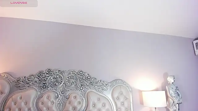 CarolineLee  online show from December 18, 10:38 pm