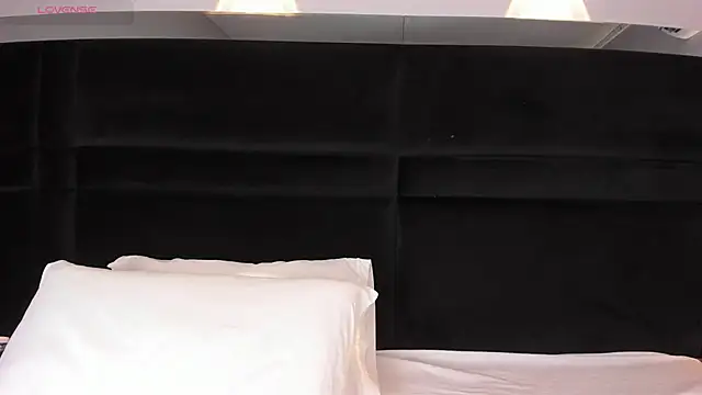 CarolineLee  online show from February 6, 10:46 pm