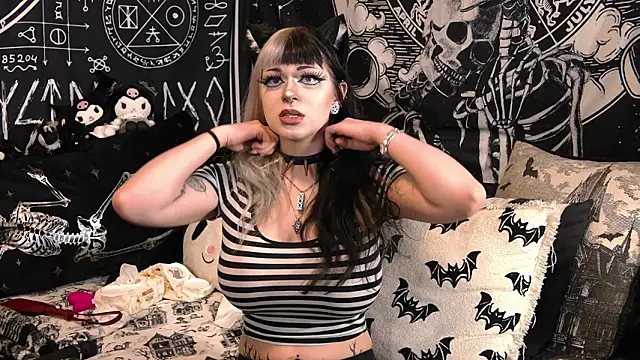 Snapshot of Paige_Turner chatting on March 14, 12:06 am Paige Turner online show from March 14, 12:06 am