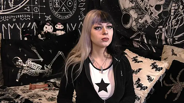 Snapshot of Paige_Turner chatting on March 25, 12:27 am Paige Turner online show from March 25, 12:27 am