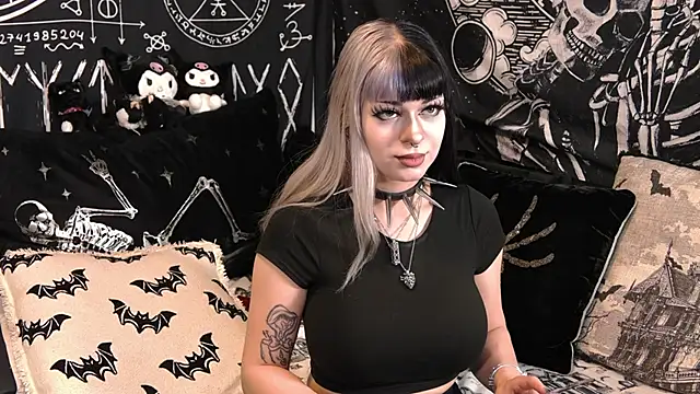 Snapshot of Paige_Turner chatting on March 25, 9:10 pm Paige Turner online show from March 25, 9:10 pm