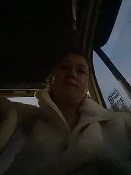 Snapshot of Abby-LS chatting on January 7, 11:18 pm Abby-LS online show from January 7, 11:18 pm