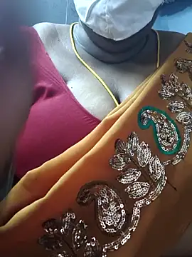 Snapshot of TAMIL_ELAKKIYA chatting on February 24, 9:13 pm TAMIL ELAKKIYA online show from February 24, 9:13 pm