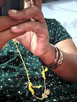 Snapshot of TAMIL_ELAKKIYA chatting on February 25, 1:32 pm TAMIL ELAKKIYA online show from February 25, 1:32 pm