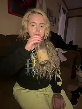 JuicyExxxperience online show from February 26, 2:49 pm