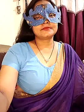 Snapshot of MEERAcle chatting on April 19, 2:05 pm MEERAcle online show from April 19, 2:05 pm