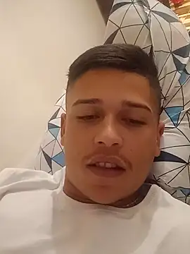 Snapshot of Duartte33 chatting on October 22, 8:08 pm Duartte33 online show from October 22, 8:08 pm