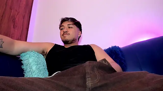 Snapshot of juanmechanic_ chatting on February 22, 7:29 am juanmechanic online show from February 22, 7:29 am