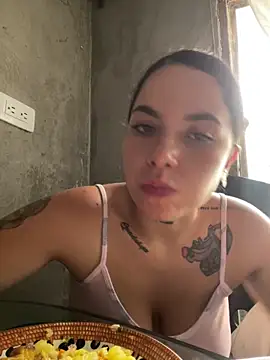 Lali HOtt online show from June 11, 9:13 pm