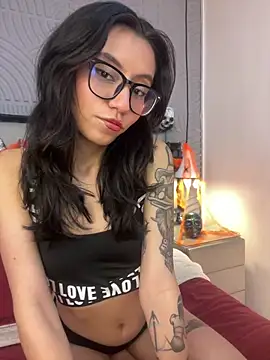 eviegothel  online show from October 30, 8:20 pm