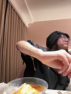 Snapshot of Moonlight-23 chatting on November 11, 12:27 pm Moonlight-23 online show from November 11, 12:27 pm