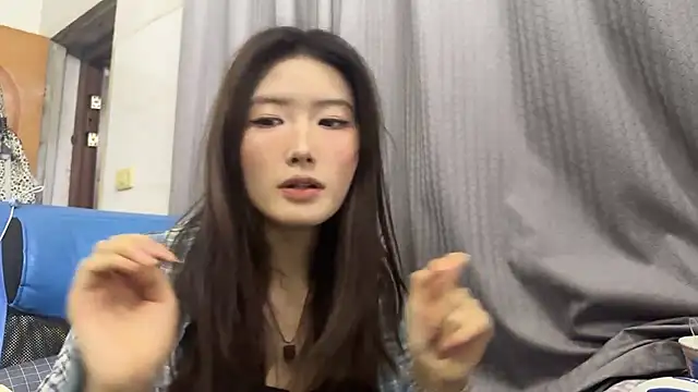 Snapshot of Moonlight-23 chatting on November 23, 12:27 pm Moonlight-23 online show from November 23, 12:27 pm