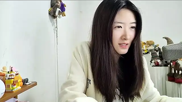 Snapshot of Moonlight-23 chatting on December 14, 1:27 pm Moonlight-23 online show from December 14, 1:27 pm