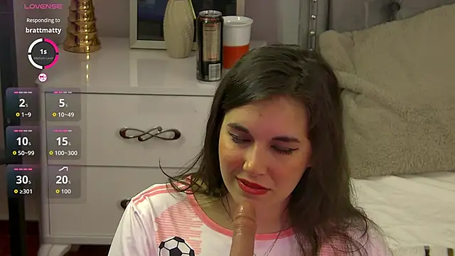 Snapshot of LolaButtie chatting on June 30, 6:36 am LolaButtie online show from June 30, 6:36 am