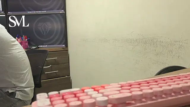 Snapshot of danisml134 chatting on November 13, 1:15 am danisml134 online show from November 13, 1:15 am